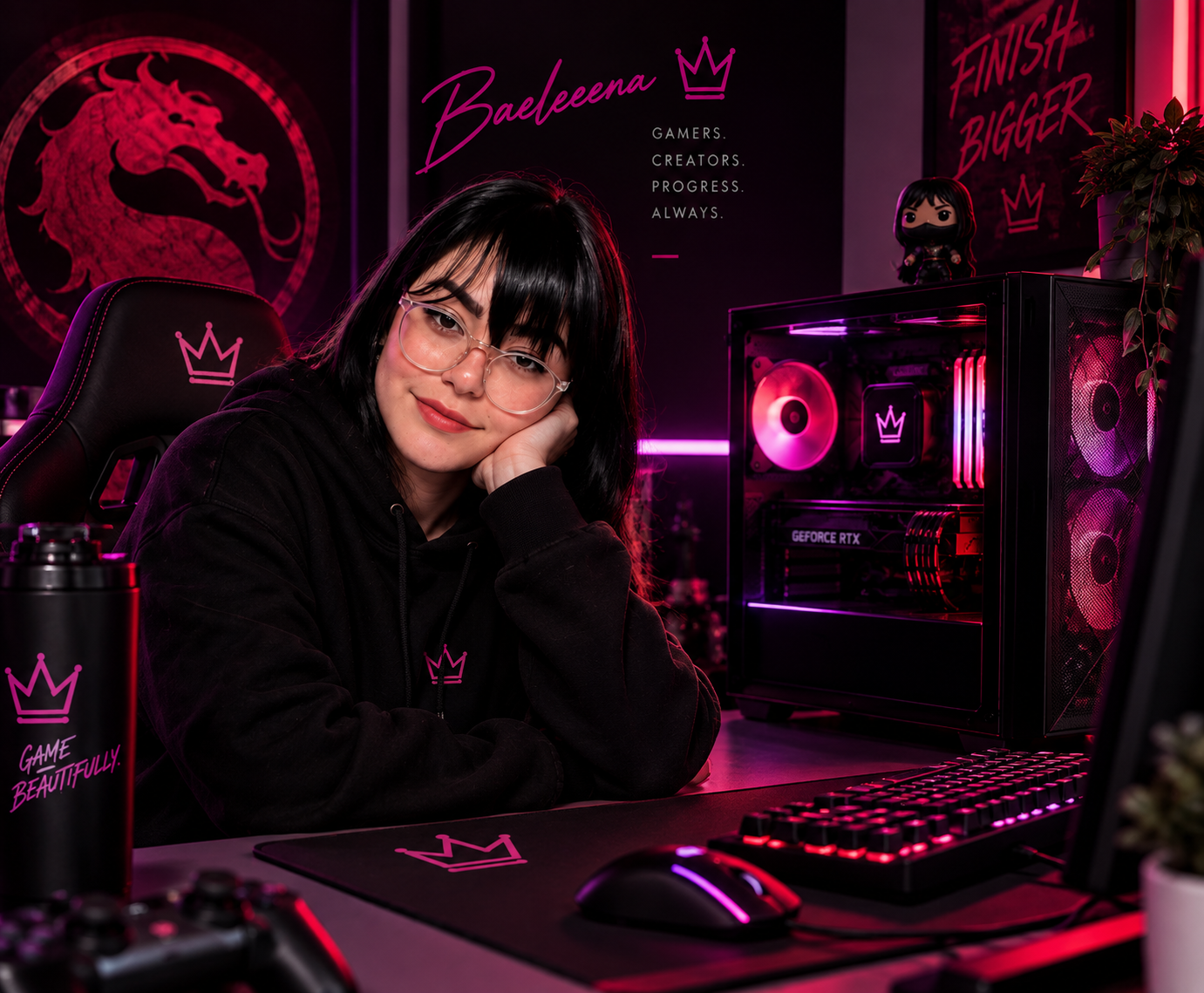 Baeleeena junto al PC CONTENDER